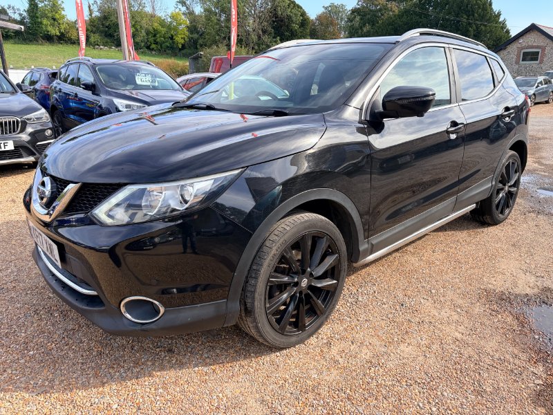 Black 2017 Nissan Qashqai 1.2 N-Vision AUTO. Petrol. Automatic. Family SUV. in Waterlooville